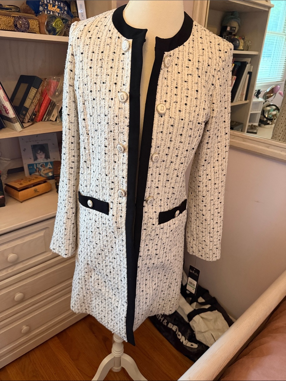 Karl Lagerfeld NWT Cream Tweed Long Lined jacket size 8